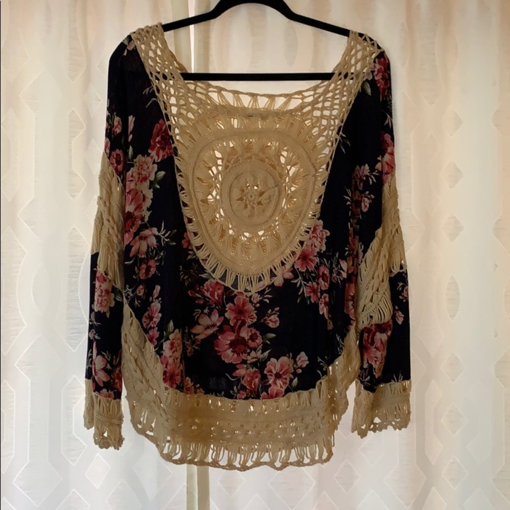 Beautiful floral blouse 💐